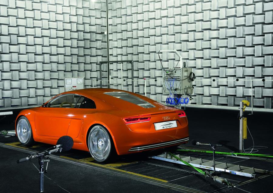  Audi e-Tron Soundcheck 2010 года  (фото 2 из 3)